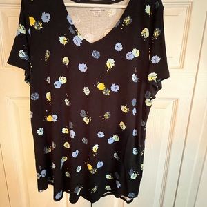 Short sleeve floral top